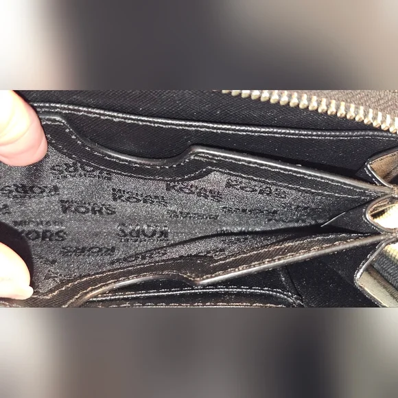 Michael Kors Jet Set Zip Around Textured Black Wallet - Picture 11 of 13